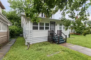 518 Cedar St, Centralia, IL 62801 - Photo 2