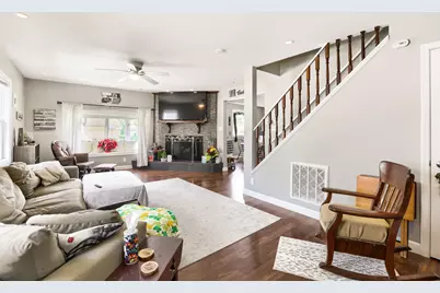 225 N May Street, Hinckley, IL 60520 - Photo 4