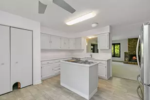 7211 Oakwood Ln, Crystal Lake, IL 60012 - Photo 10