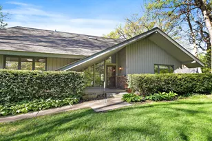 7211 Oakwood Ln, Crystal Lake, IL 60012 - Photo 2
