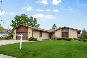 2653 N Bradford Dr, Arlington Heights, IL 60004 - Photo 18