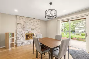 2653 N Bradford Dr, Arlington Heights, IL 60004 - Photo 4
