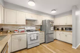 2653 N Bradford Dr, Arlington Heights, IL 60004 - Photo 8