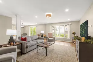 2653 N Bradford Dr, Arlington Heights, IL 60004 - Photo 2