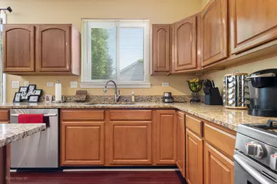 1195 Masters Parkway, Aurora, IL 60506 - Photo 8