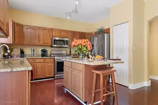 1195 Masters Pkwy, Aurora, IL 60506 - Photo 10