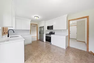10 Joyce Ct, Crete, IL 60417 - Photo 6