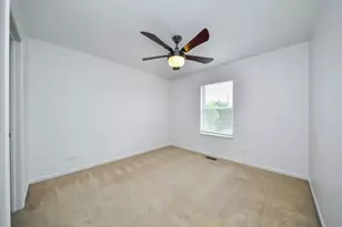 298 Fairhaven Dr, Saint Charles, IL 60175 - Photo 18