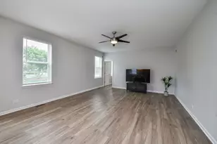 298 Fairhaven Dr, Saint Charles, IL 60175 - Photo 10