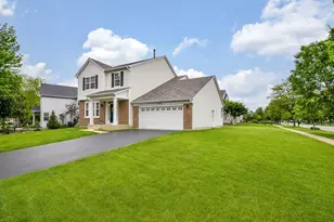 298 Fairhaven Dr, Saint Charles, IL 60175 - Photo 2
