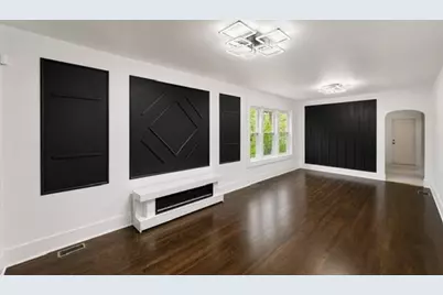 10504 S Lafayette Avenue, Chicago, IL 60628 - Photo 2