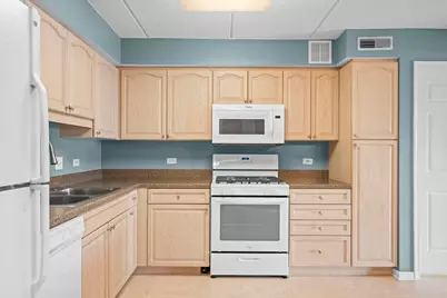 6807 N Milwaukee Avenue #601, Niles, IL 60714 - Photo 10