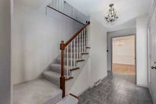 11 Oaklane Dr, Ottawa, IL 61350 - Photo 2