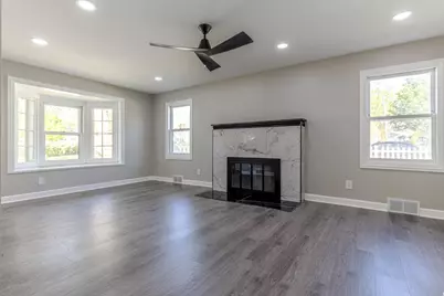 401 S Lake Terrace, Mundelein, IL 60060 - Photo 4