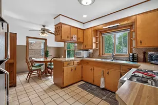 10016 S Clifton Park Ave, Evergreen Park, IL 60805 - Photo 8