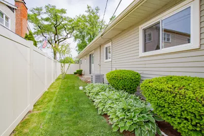 818 Leahy Circle, Des Plaines, IL 60016 - Photo 38