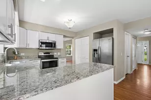 139 N Crooked Lake Ln, Lindenhurst, IL 60046 - Photo 6