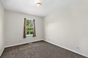 139 N Crooked Lake Ln, Lindenhurst, IL 60046 - Photo 16
