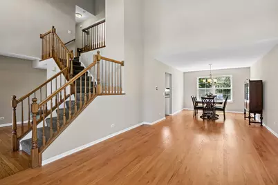 139 N Crooked Lake Lane, Lindenhurst, IL 60046 - Photo 2