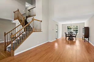 139 N Crooked Lake Ln, Lindenhurst, IL 60046 - Photo 2