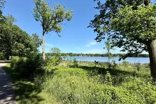 139 N Crooked Lake Ln, Lindenhurst, IL 60046 - Photo 22