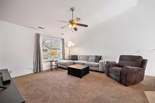 315 Thornwood Way, South Elgin, IL 60177 - Photo 4