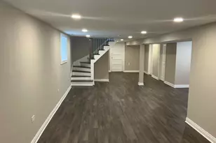 8042 S Bennett Ave, Chicago, IL 60617 - Photo 16