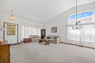 205 Woodlet Ln, Bolingbrook, IL 60490 - Photo 4