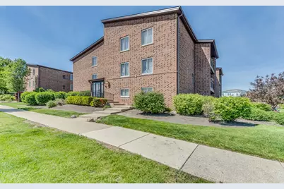 900 Perrie Drive #304, Elk Grove Village, IL 60007 - Photo 2