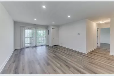 900 Perrie Drive #304, Elk Grove Village, IL 60007 - Photo 10