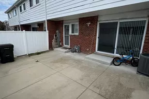 8058 W Lyons St, Niles, IL 60714 - Photo 6