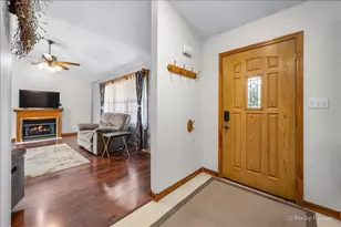 1019 Sandhurst Dr, Sandwich, IL 60548 - Photo 4