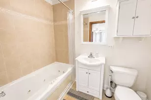 1647 W Sherwin Ave, Chicago, IL 60626 - Photo 6