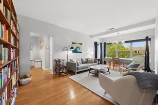 1241 W Rosemont Ave, Chicago, IL 60660 - Photo 2