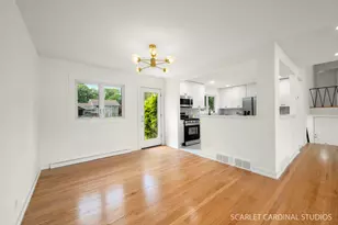 102 N Erie St, Wheaton, IL 60187 - Photo 6