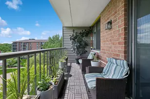75 Kristin Cir, Schaumburg, IL 60195 - Photo 16