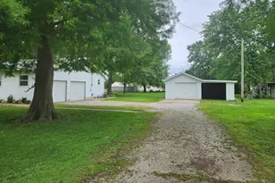 211 E Depew St, Odin, IL 62870 - Photo 38