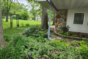 211 E Depew St, Odin, IL 62870 - Photo 34