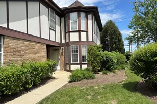 396 Cobbler Ln, Buffalo Grove, IL 60089 - Photo 2