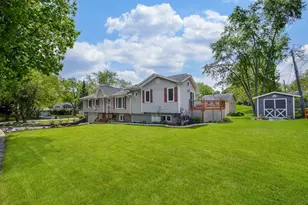 110 Oakwood Ln, Bartlett, IL 60103 - Photo 2