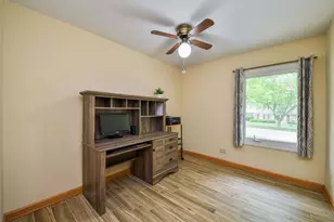 110 Oakwood Ln, Bartlett, IL 60103 - Photo 14