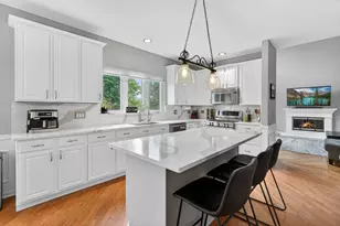 941 Par Dr, Algonquin, IL 60102 - Photo 4