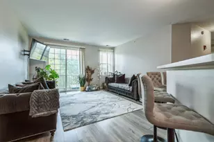 250 Rosehall Dr, Lake Zurich, IL 60047 - Photo 2