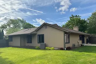 626 Bryce Trail, Roselle, IL 60172 - Photo 4