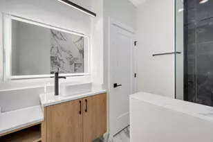 3992 S Lake Park Ave, Chicago, IL 60653 - Photo 16