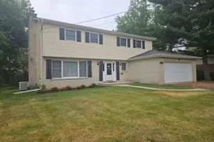 346 N Van Nortwick Ave, Batavia, IL 60510 - Photo 1