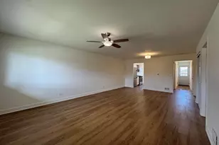 633 Dulles Rd, Des Plaines, IL 60016 - Photo 2