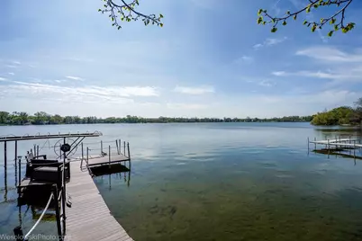 1907 E Grand Avenue, Lindenhurst, IL 60046 - Photo 2