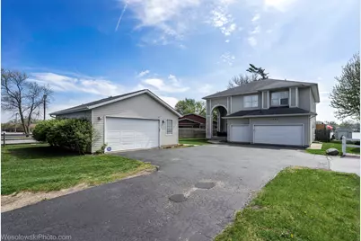 1907 E Grand Avenue, Lindenhurst, IL 60046 - Photo 1