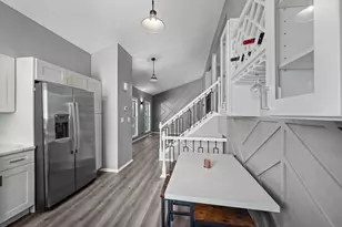 621 Cutter Ln, Elk Grove Village, IL 60007 - Photo 14